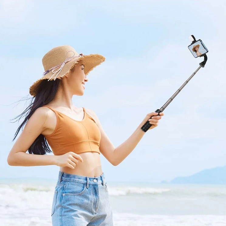 Selfie stick z pilotem i lampą