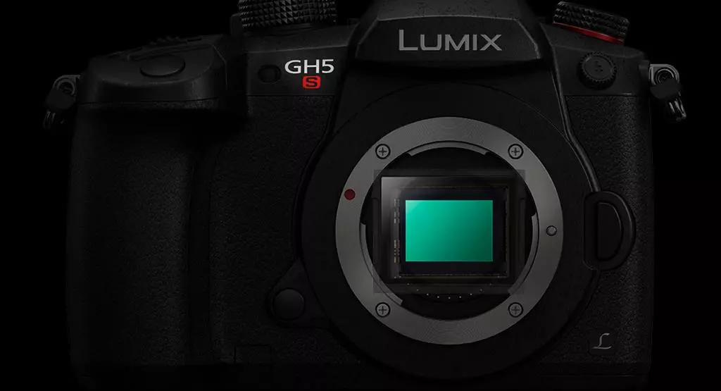 aparat-panasonic-dc-gh5s-body