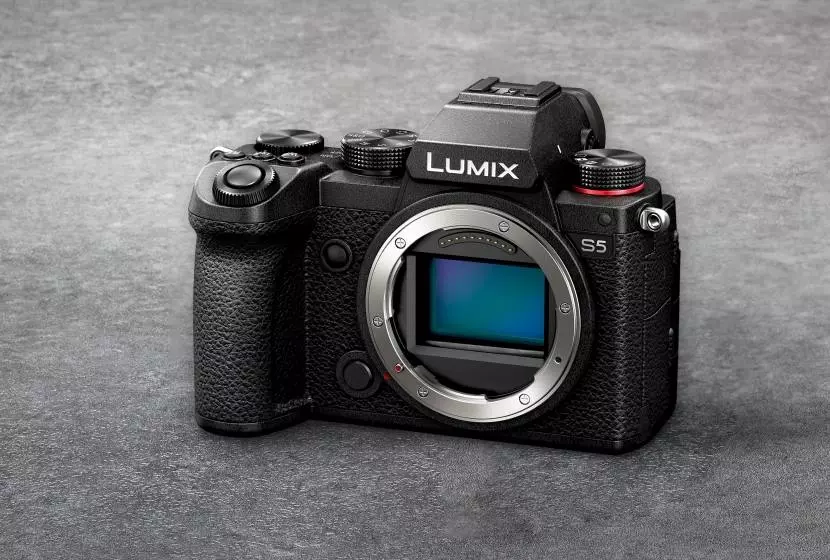 aparat-panasonic-lumix-s5-body-dc-s5e-k