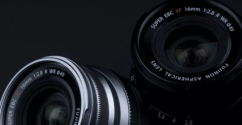 obiektyw-fujifilm-fujinon-xf-16-mm-f-2-8-r-wr-srebrny