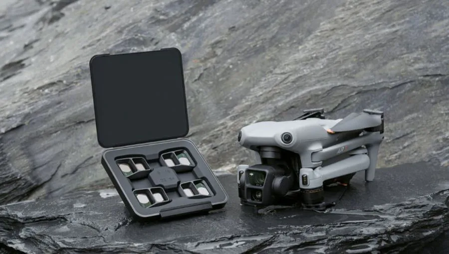 Dron DJI Air 3 Fly More Combo z kontrolerem DJI RC 2