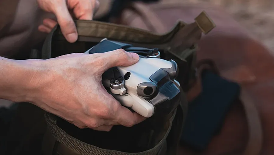 Dron DJI Mini 4 Pro Fly More Combo z kontrolerem RC 2