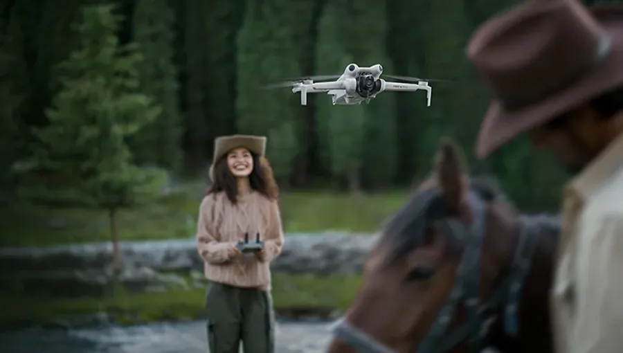 Dron DJI Mini 4 Pro Fly More Combo z kontrolerem RC 2