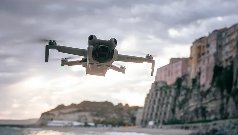Dron DJI Mini 4 Pro Fly More Combo z kontrolerem RC 2