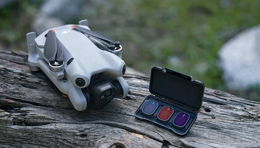 Dron DJI Mini 4 Pro Fly More Combo z kontrolerem RC 2
