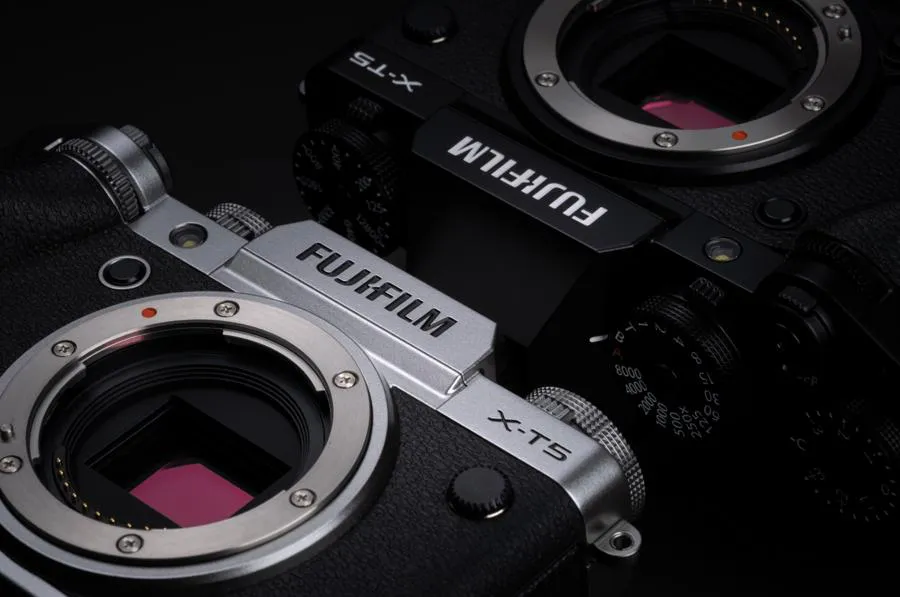 FujiFilm X-T5 + 18-55 mm f/2.8-4 R LM OIS czarny